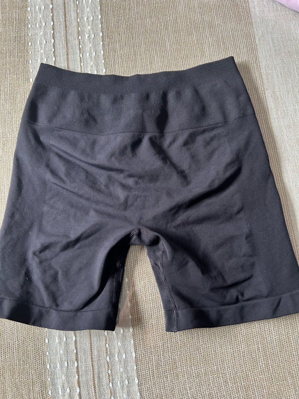 Aurora scrunch gym shorts